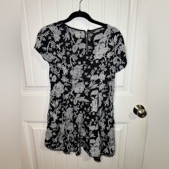 Silence + Noise Black and White Floral Mini Dress - Picture 8 of 8